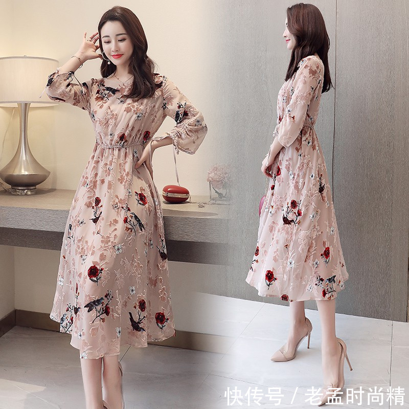 版型 别以为女人年纪大了就不能穿碎花裙,看看下面这些,一个比一个有气质