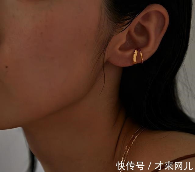 丝巾 最近流行一种风格，叫“心机女孩的不心机穿搭”，照搬着用就很美！