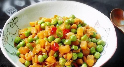 维生素人到中年想长寿，常吃3种食物，健脑益智，降压降脂，早吃早好