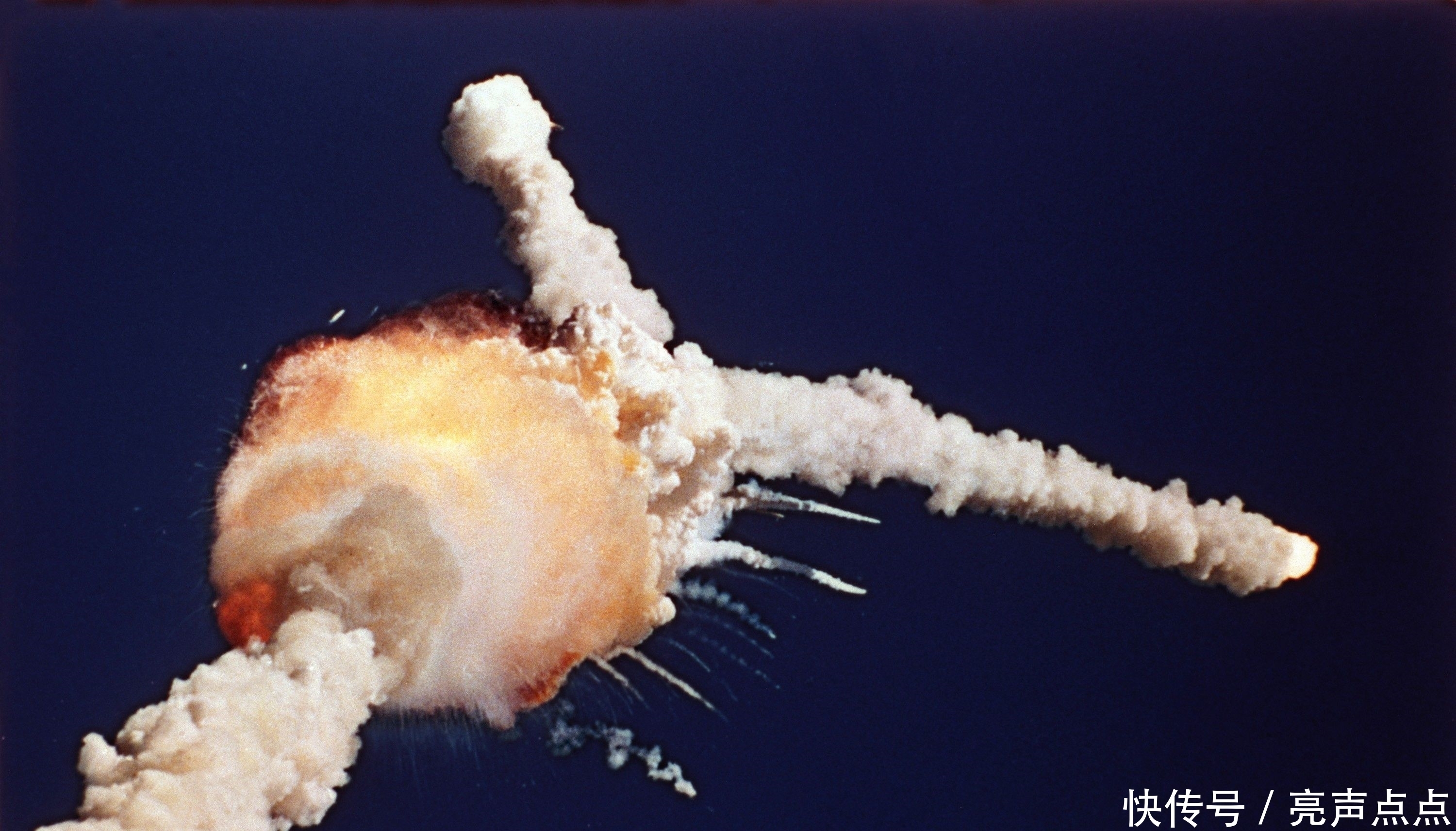 美国航天史最严重惨剧!轮舱上1个小洞,让7名宇航员瞬间成灰