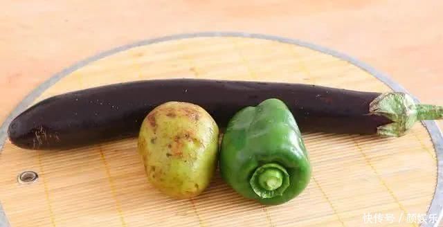 教你做素菜地三鲜,茄子土豆青椒,炒在一起原来那么好吃