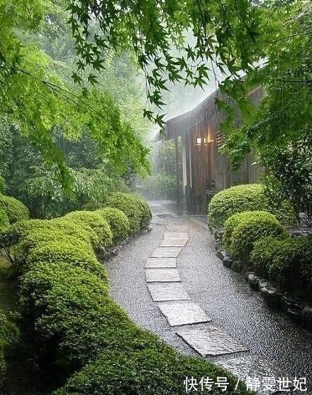 最后的诗句@一生写诗2万余首的诗人,28字写小雨,最后7个字乃是一句妙语