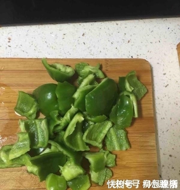 十三香|“天然泻药”终被找到,和土豆一起吃,隔天排便,常吃体重不过百