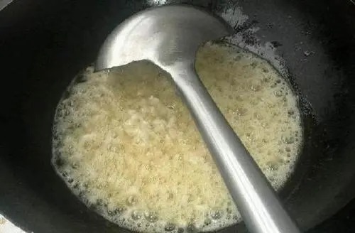 在饵料中加五六滴这个油,冬季鱼口暴涨,疯狂聚集过来!