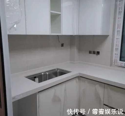 橱柜|巧妙的儿媳这样改变了橱柜,再买的菜不再扔在地上,邻居们正在模仿
