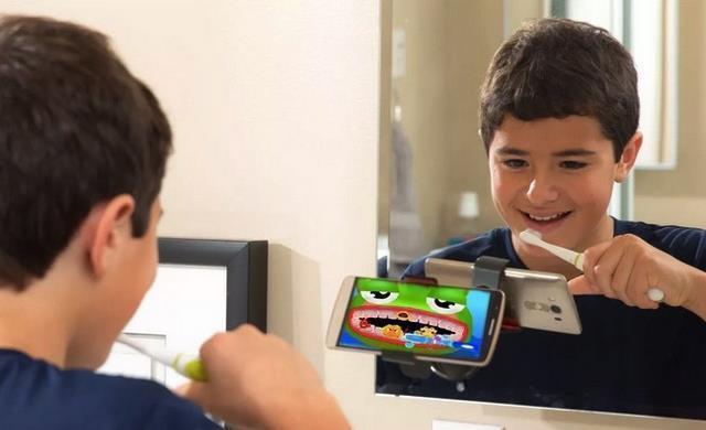 电动牙刷|美国牙医建议七岁之前不要自己刷牙?很多中国父母教育错了