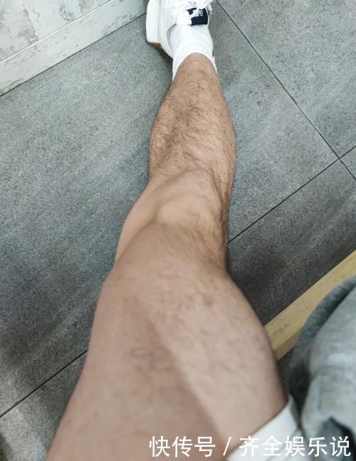 自律|空少小哥健身日常，胸毛腹毛连成线，满身精肌太可了！