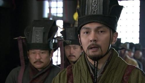 刘裕代晋|权臣:我老了,想退休!众人举手称赞,一谋士听后大惊:他想谋反!