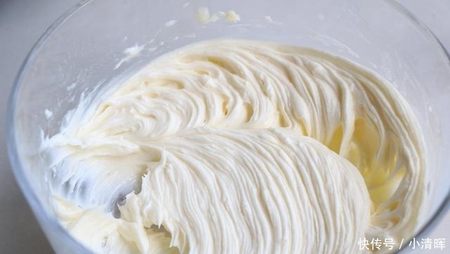 简单几步,教你在家做曲奇饼干,又酥又脆比买的好吃,特别解馋