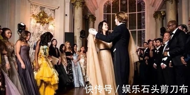 富美|姐姐戴镣铐她却要出道,姚安娜闯圈小半年,终于找对路子了