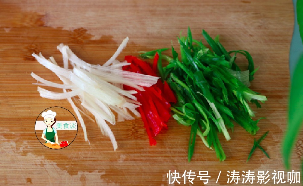 清蒸鲈鱼时，放盐和料酒都不对，牢记蒸鱼三技巧，鱼鲜嫩不腥不柴