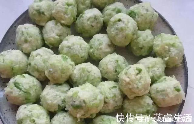 丸子汤|白菜别只会炖豆腐，教你做香酥丸子，不用面粉，不放肉，鲜甜美味