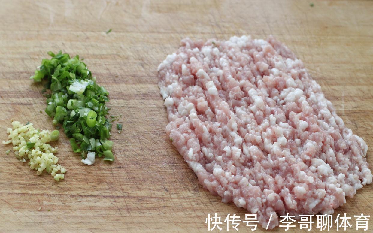 十分钟搞定,不用揉面就能做出香酥美味的大肉饼,孩子一口气吃俩