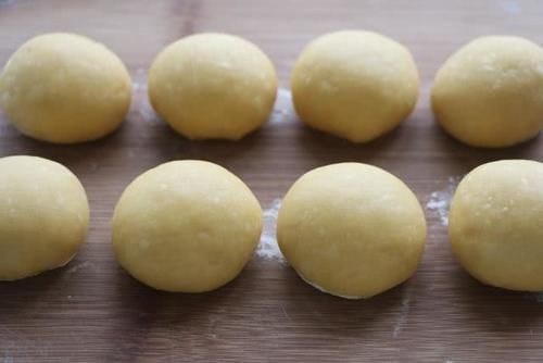 在家做面包,不用烤箱不用黄油,又软又拉丝,学会别再买面包吃了