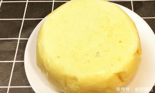 4个鸡蛋，1碗面粉，不用烤的蛋糕，不塌不回缩，松软香甜