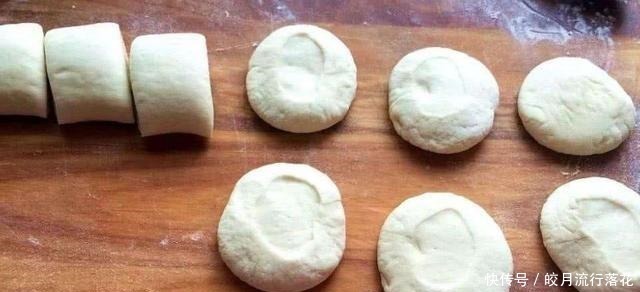 75岁的奶奶“烙饼”,没有一滴油,只要做这个