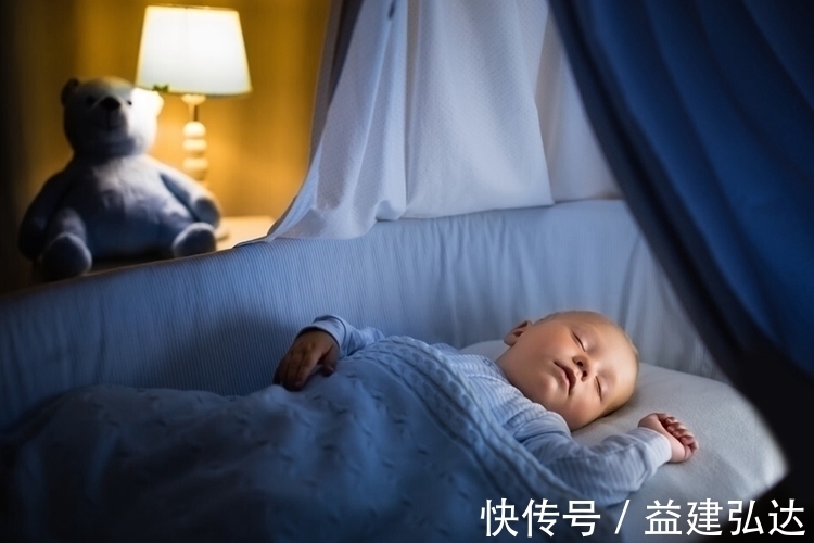 孩子|宝宝是否聪明刚出生就能看出来，有这4个表现的，将来可能是学霸