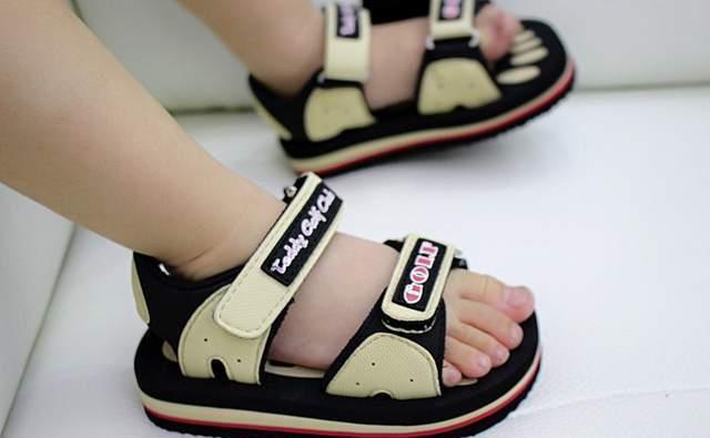 孩子|夏季童鞋“黑名单”:这几类鞋别买给孩子穿,看你娃中招了吗