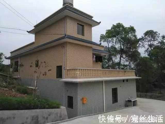 农村|头次去女朋友农村家，卫生间你可能没见过，我都无语了！