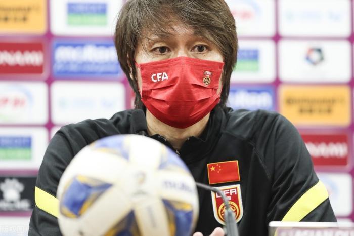 李铁|李铁除了怼球迷、带货,还做了2个错误决定,毁掉国足两核心中场