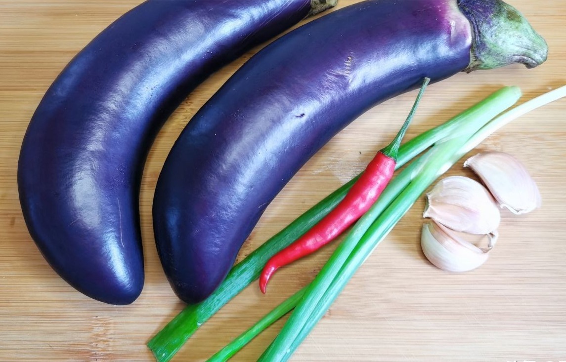 糖醋茄子好吃，2次放醋是关键，出锅喷儿香，真解馋