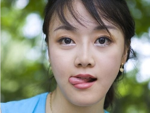 坏习惯 4个坏习惯让“嘴唇”越来越丑，涂口红都救不了，护唇也是抗衰