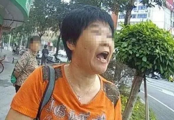 王大妈|“孩子喝你一口奶茶有什么”,奶奶护娃心切,女孩我有肺结核