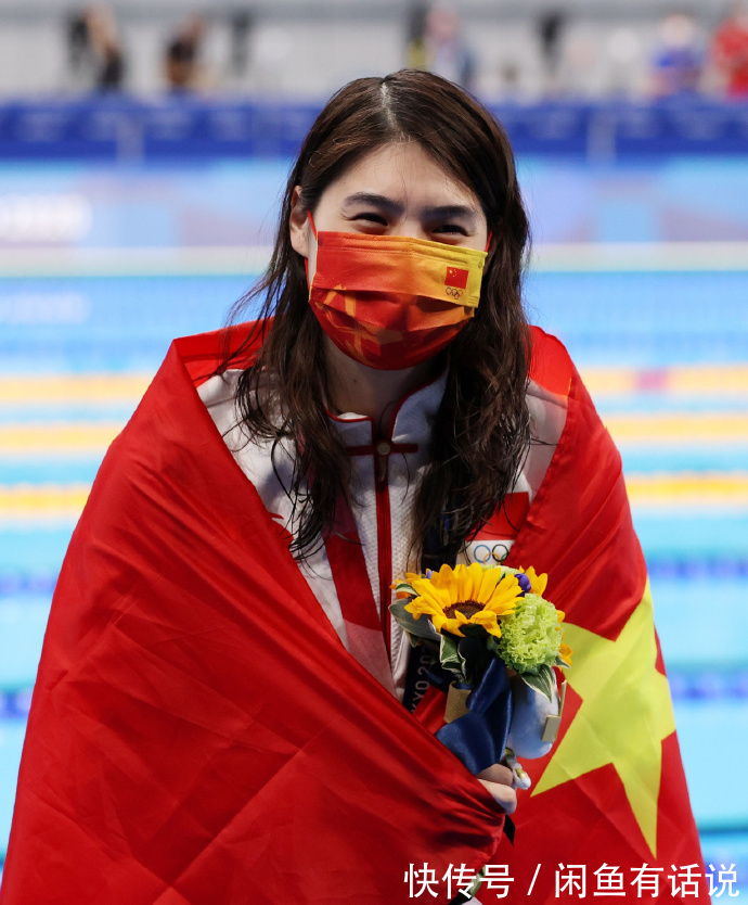 赛场|张雨霏赛场上真霸气,私底下却是隐藏的时髦精,穿小香风套裙好美