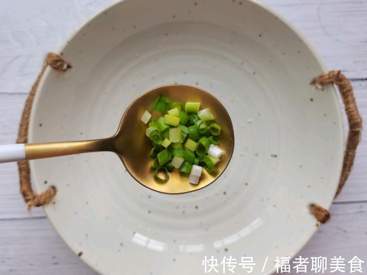 大碗|最简单的面条，直接做成清汤面，好吃还不油腻