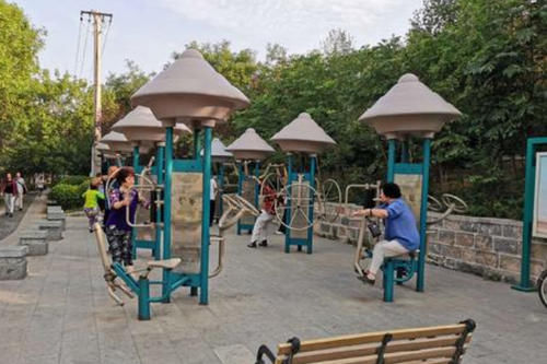 长队|济南“袖珍”公园，一步一景一诗构思巧妙，因为形如箩筐而得名