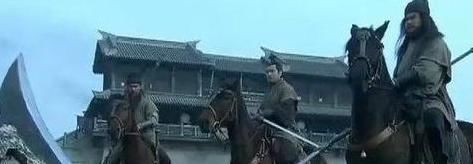 单挑|三国里敢主动单挑吕布的，大概也就这4个人，有一个连吕布都怕！