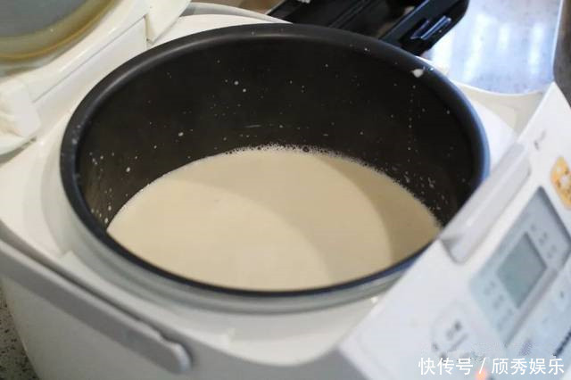 一把黄豆,卤水石膏都不用,在家轻松做豆腐,简单到小学生都会