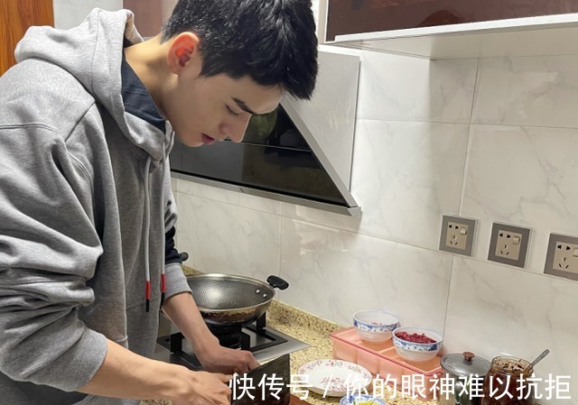 中餐厅5|《中餐厅5》即将来袭，肖战龚俊或将参加，黄晓明再担店长！