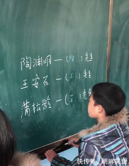 |搞笑GIF:姑娘你矜持点,你的演绎浮夸得让我害怕,哈哈哈