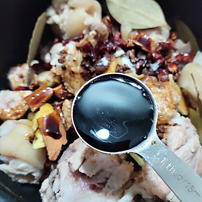 香辣卤猪脚这样做