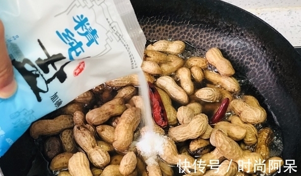 落花生|做盐水花生时，不要只会加大料，多加“一物”，香味浓郁更加好吃
