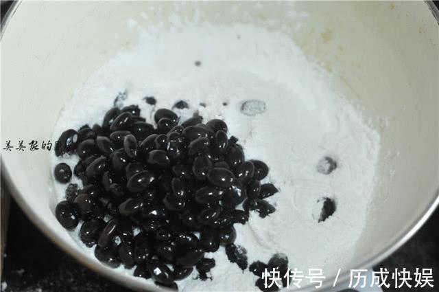 黑豆|人称“蛋白之王”，补铁是黄豆的30倍！3块钱做1锅，好吃省事