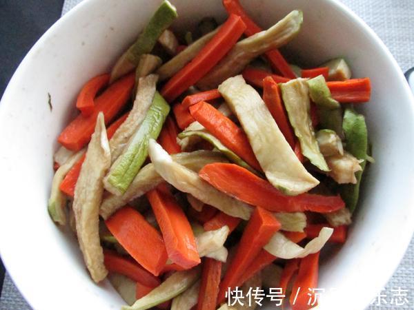 奶奶|腌萝卜怎样做才好吃奶奶用了20年的秘方做法，不用花钱买了