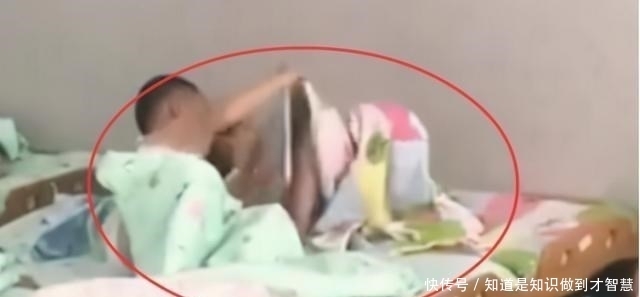 幼儿园午休“男女混睡”，看到老师拍下的画面，家长们不淡定了