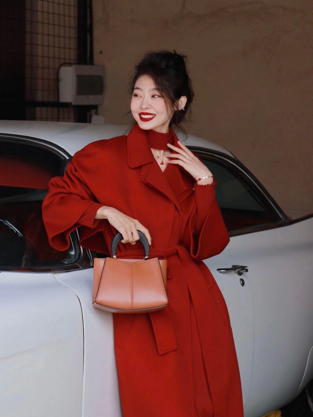 浪漫风|真正洋气的女人,冬天都爱穿这几款“大衣”,简约利落又百搭