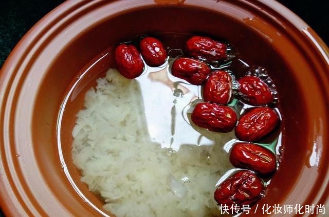 “穷人的阿胶”被发现,每天喝一碗,补血养颜,气色红润不显老