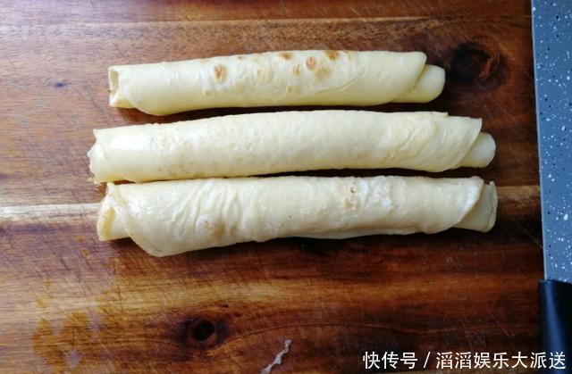 教你做|早餐别出去买了,教你做简单方便的鸡蛋饼,香软美味,家人都喜欢