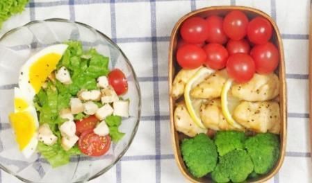 身材|42岁的“冻龄美女”,俘获小14岁的男友,紧致身材让人羡慕不已