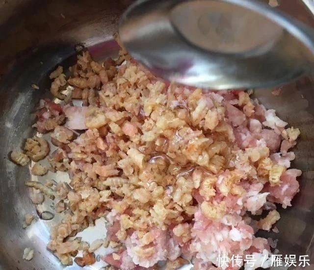 底脆皮软馅香的三鲜水煎包,这么做才好吃