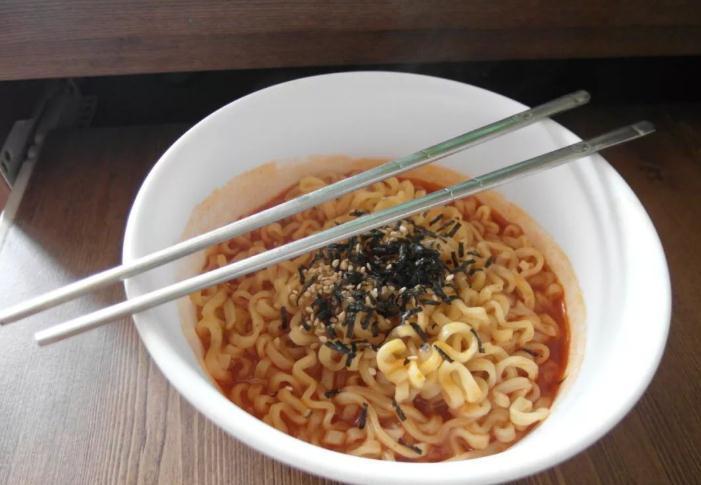 燕麦片|吃早餐时不仅要少喝大米粥,医生建议:下面4种食物也少吃