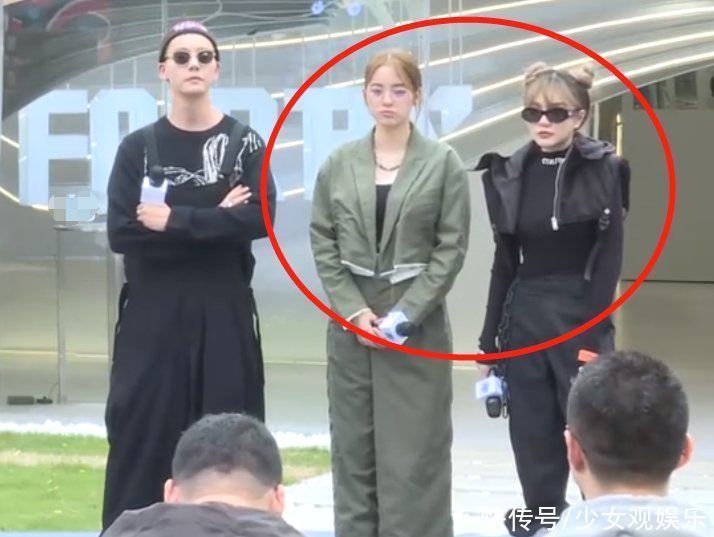 天鵝|“天鵝頸”有多重要?歐陽(yáng)娜娜周揚(yáng)青站在一塊,氣質(zhì)差距一目了然