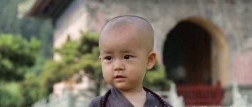 绝世#绝世好对,上联“青梅竹马今何在?”,下联对得太精妙