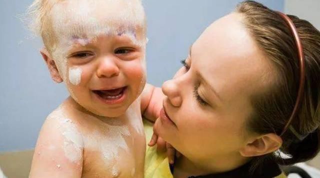 宝宝|这个“夏天神器”让宝宝成“脑瘫”,大多家庭仍在用,家长快住手