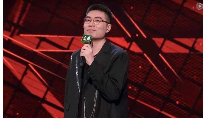 為什么《脫口秀大會(huì)》第四季把冠軍給了來(lái)自單立人的周奇墨？