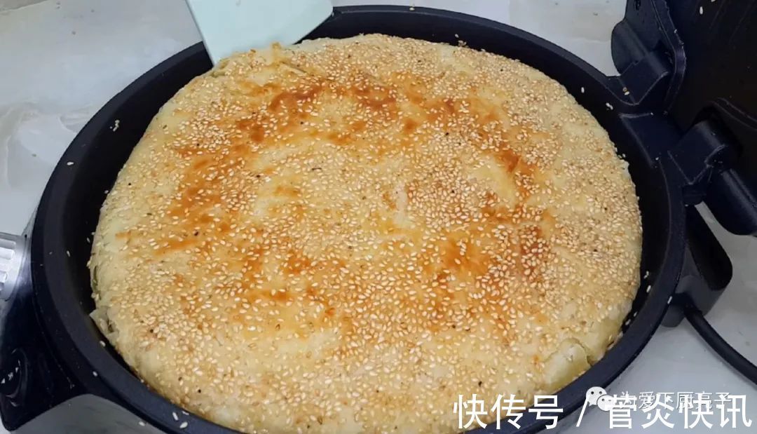 保鲜膜|在家自制烙饼做法，掌握佩服技巧，全家老少都爱吃，真的太好吃了